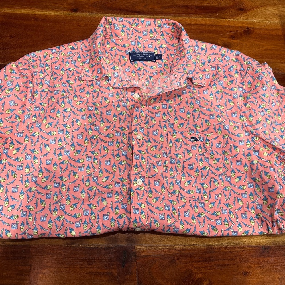 Vineyard Vines button down short sleeve shirt pineapple cocktail coral Men’s L